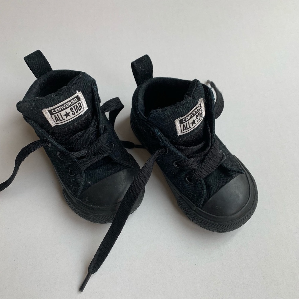 Hi Top all black Converse Toddler sz 5